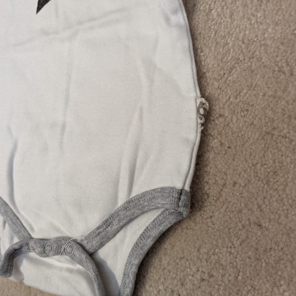 3/$15 Set of 2 Size 24 months Sleeper and Onesie - Picture 15 of 16